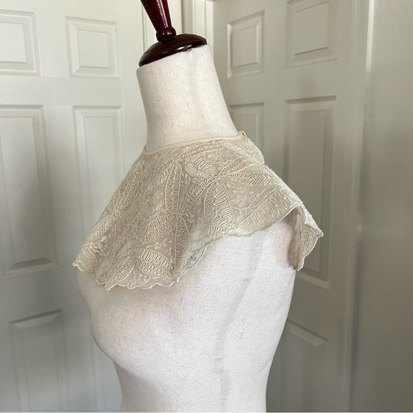 Cream Lace Beaded Embroidered Collar Accessory - Picture 3 of 8